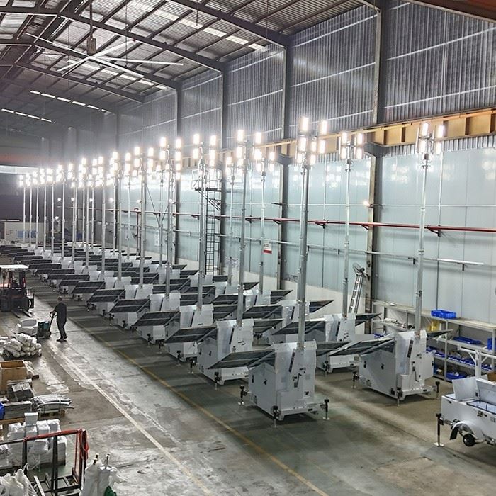 Three Solar Panels HiSKID Solar Lighting Tower With Back-up Generator factory